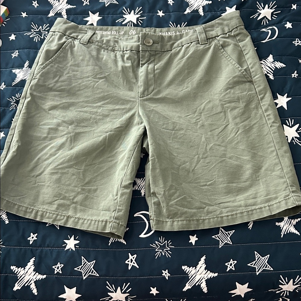 GAP khaki roll up short size 6